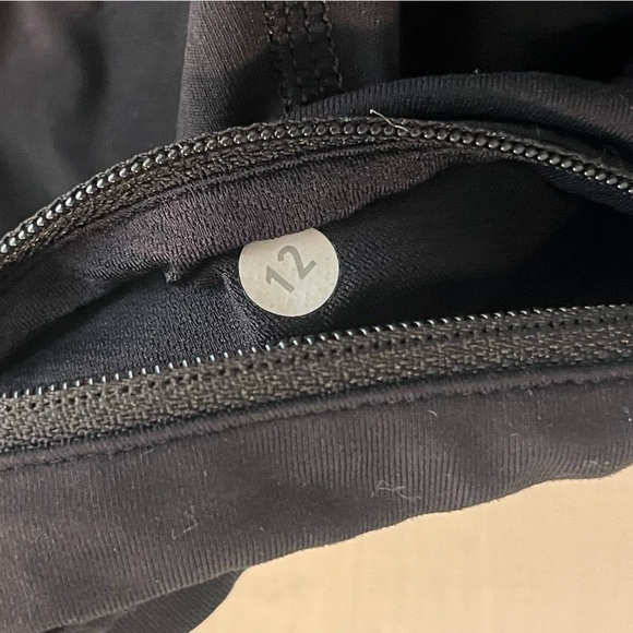 Lululemon Black Pace Rival Crops 22” Inseam Size 12 (Some wear, see photos) - Picture 6 of 12